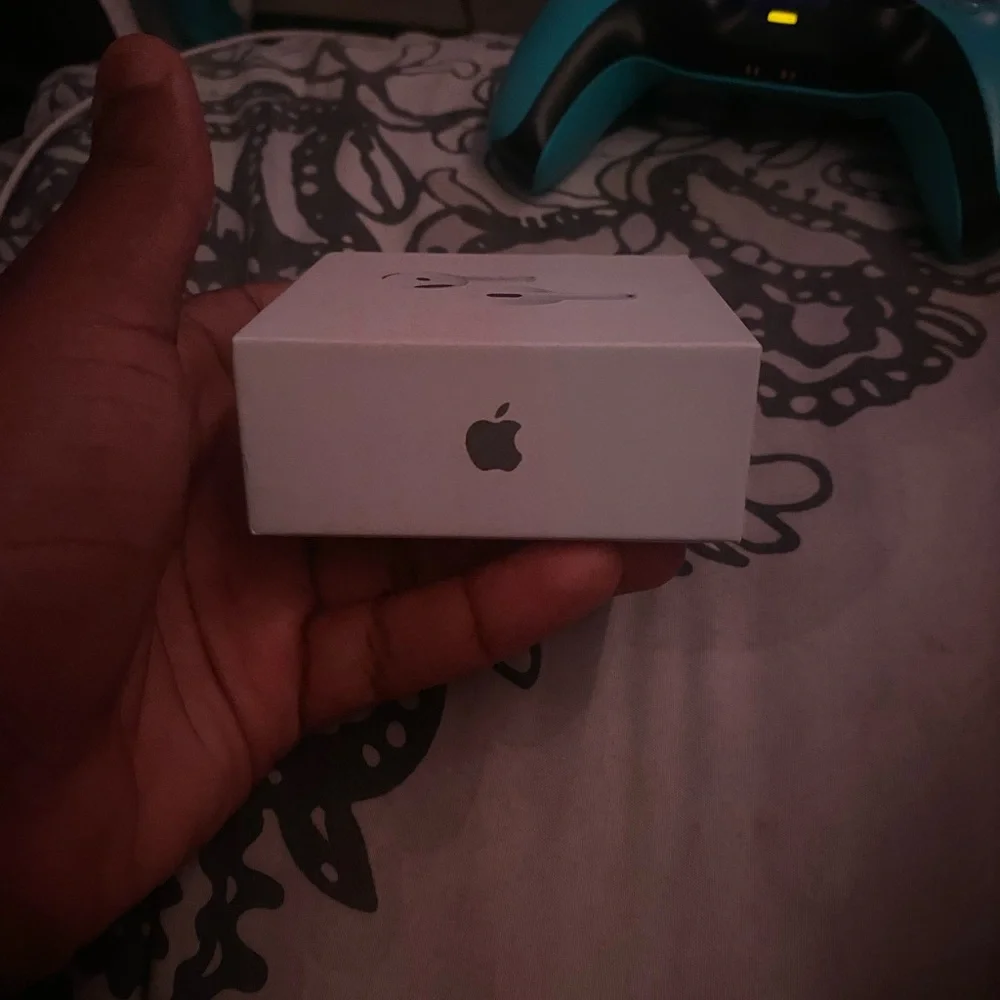 Apple AirPods Pro 4